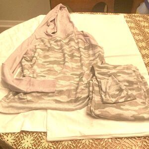 Runway Girls XL (16–18) Gray Camo Lounge Set Hoodie & Joggers Soft Outfit